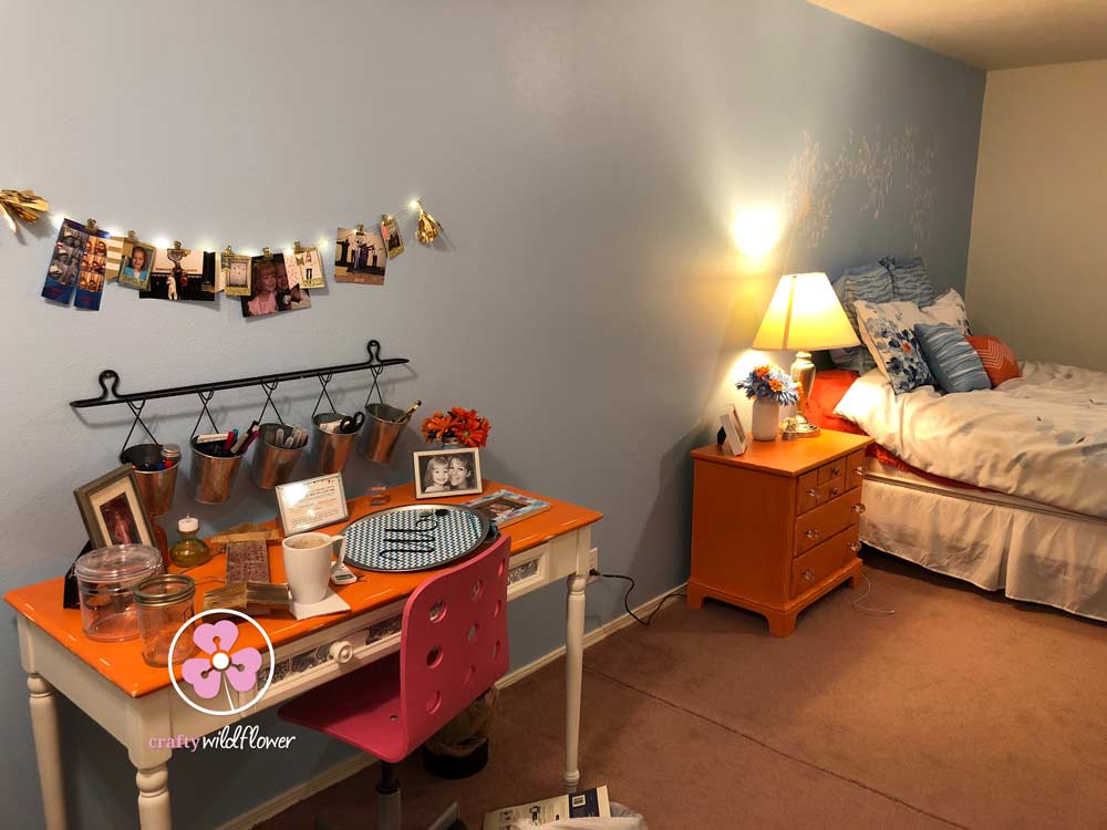 Teen Girl Bedroom - Makeover Monday - CraftyWildflower.com